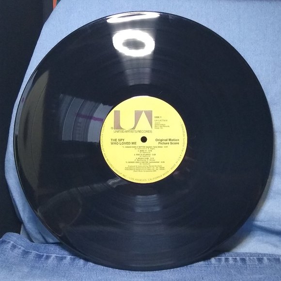 The Spy Who Loved Me James Bond 007 Soundtrack 1977 Vinyl Record - Picture 3 of 4